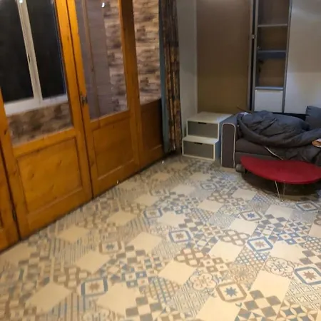 Apartment Centre *